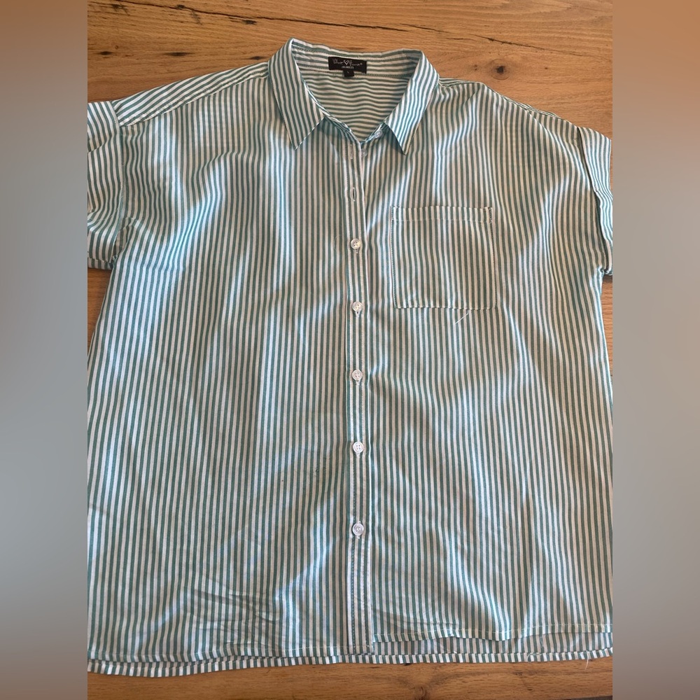 Velvet Heart WoMen's Green Striped Button Down Short Sleeve Shirt Large Preloced